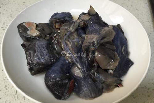 红烧乌骨鸡的做法图解1
