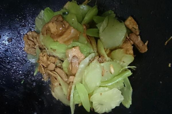 香莴笋炒肉片的做法图解6