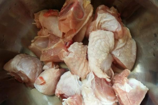 土豆烧鸡腿的做法图解1