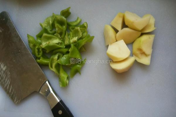 土豆烧鸡腿的做法图解2