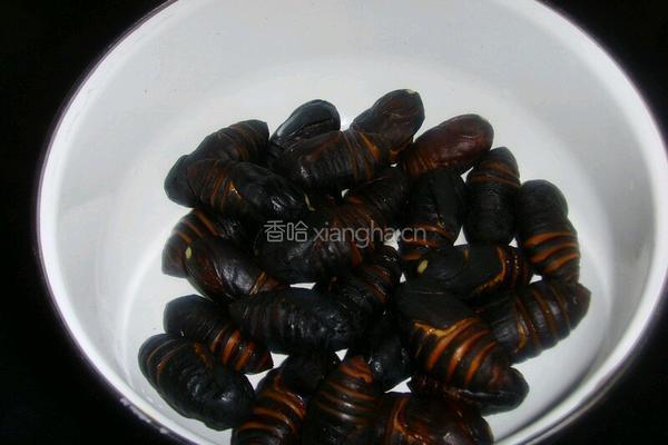 干煸蚕蛹的做法图解1