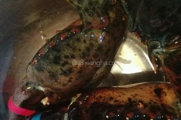 蒜茸粉丝蒸龙虾的做法图解2