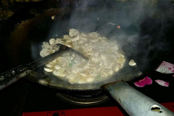青红椒炒蘑菇的做法图解2