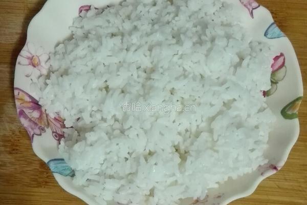 五彩缤纷蛋炒饭的做法图解1