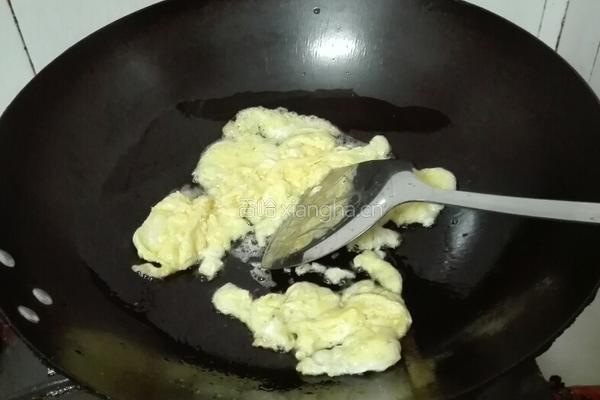 五彩缤纷蛋炒饭的做法图解4
