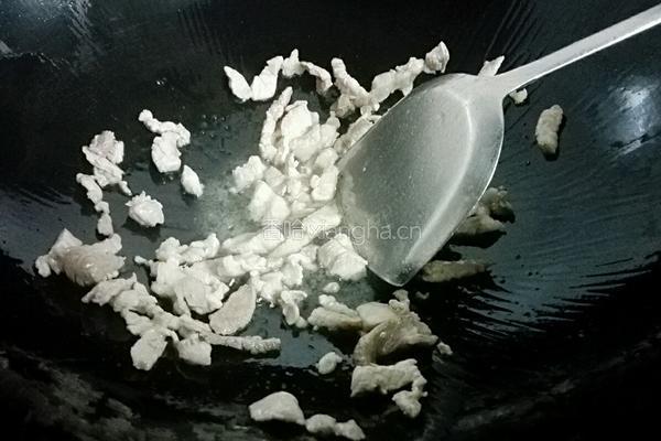青瓜瘦肉炒木耳的做法图解4