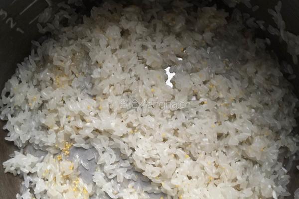 香菇油菜瘦肉粥的做法图解1