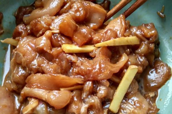 花菜炒肉片的做法图解2