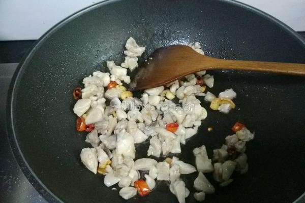 香菇闷鸡肉的做法图解4
