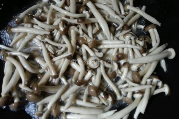 蟹味菇滑肉的做法图解5