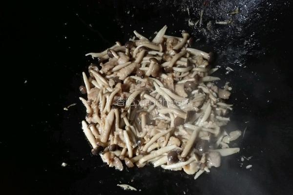 蟹味菇滑肉的做法图解6