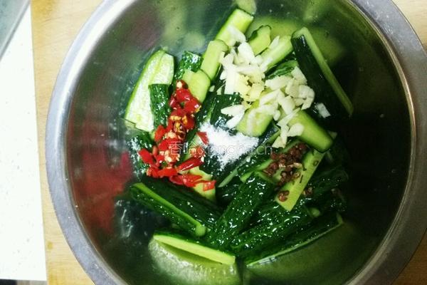 酸甜脆黄瓜的做法图解4