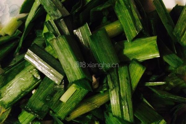 平菇木耳鲜蒜叶的做法图解3