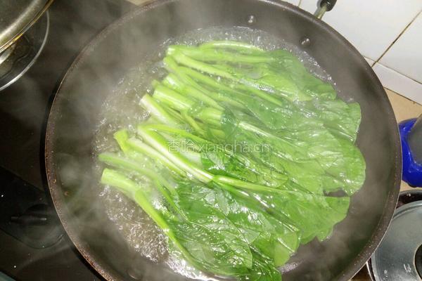 白灼菜心的做法图解1