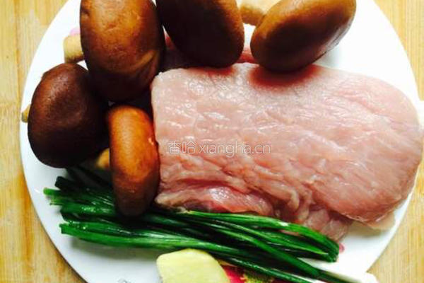电饼当香菇鲜肉个锅贴的做法图解1