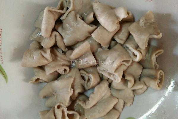 青椒肥肠的做法图解2