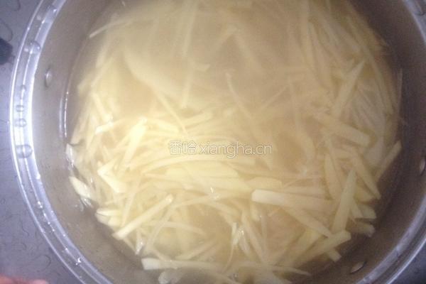 青椒炒土豆的做法图解1