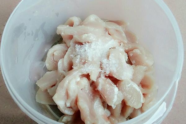蒜蓉苦瓜炒瘦肉的做法图解3