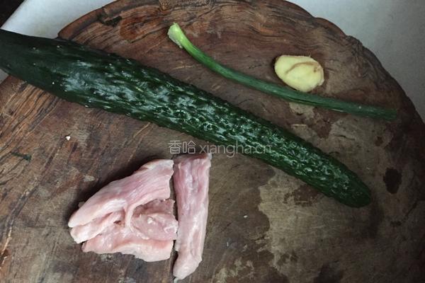 里脊肉片熘黄瓜的做法图解1