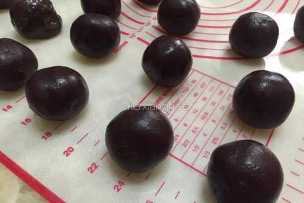 豆沙蛋黄广式月饼的做法图解6