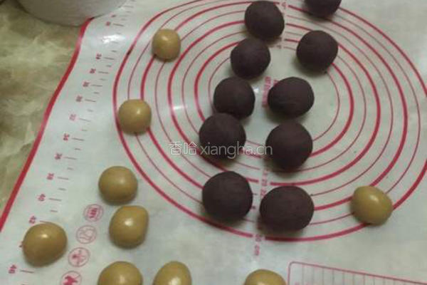 豆沙蛋黄广式月饼的做法图解7