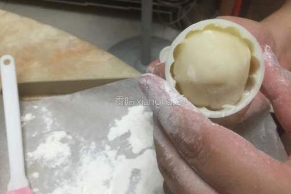 豆沙蛋黄广式月饼的做法图解11