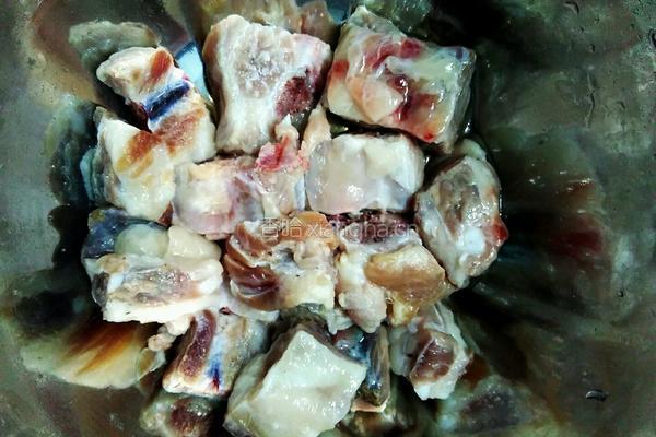 糖醋土豆炖排骨的做法图解2