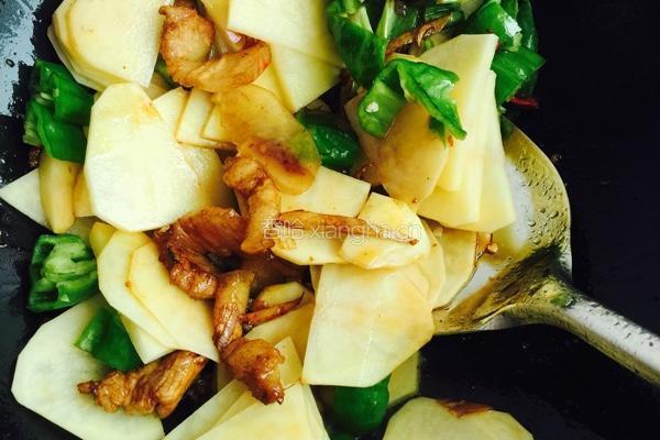 土豆片小炒肉的做法图解5