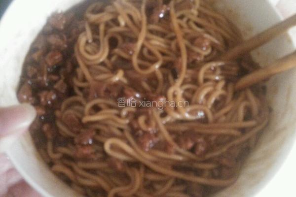 香菇肉丁炸酱面的做法图解9