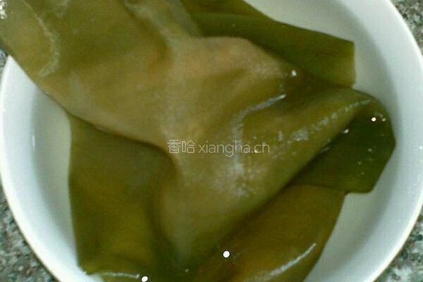 海带排骨汤的做法图解1