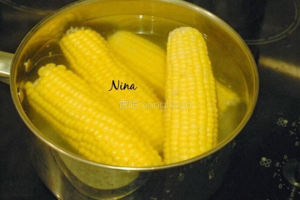 黄油烤甜玉米的做法图解1