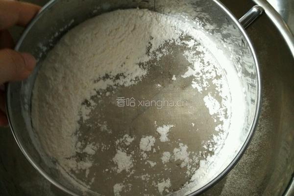 kitty 猫椰汁奶油蛋黄酱月饼的做法图解2