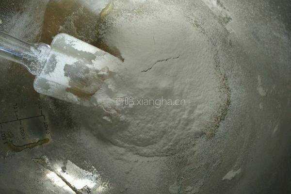 kitty 猫椰汁奶油蛋黄酱月饼的做法图解3