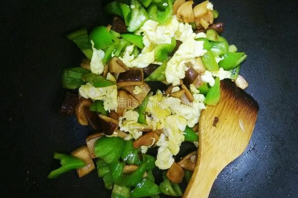 香菇鸡蛋炒青椒的做法图解4