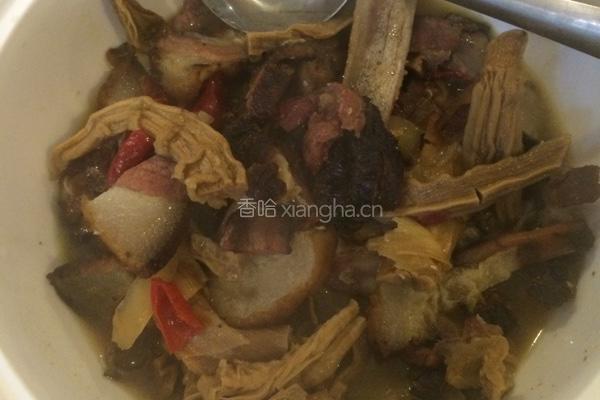 腊肉焖竹笋干的做法图解11