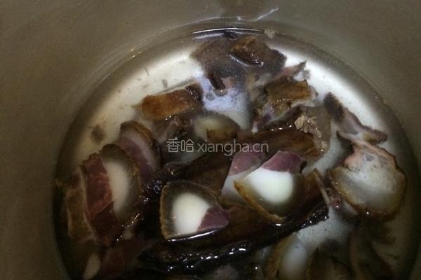 腊肉焖竹笋干的做法图解4