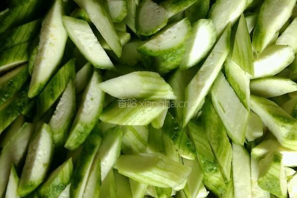 丝瓜炖豆腐的做法图解1