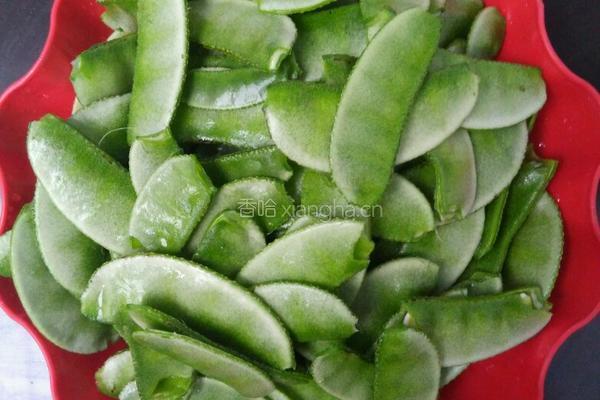 莓豆角炒肉片的做法图解2