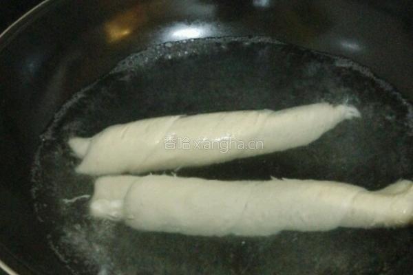素面筋炒五花肉的做法图解1