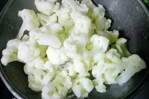 五花肉炒花菜的做法图解3