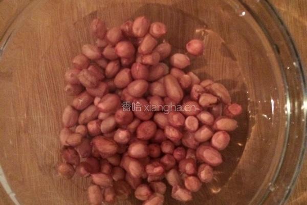 黄芪红枣花生汤的做法图解1