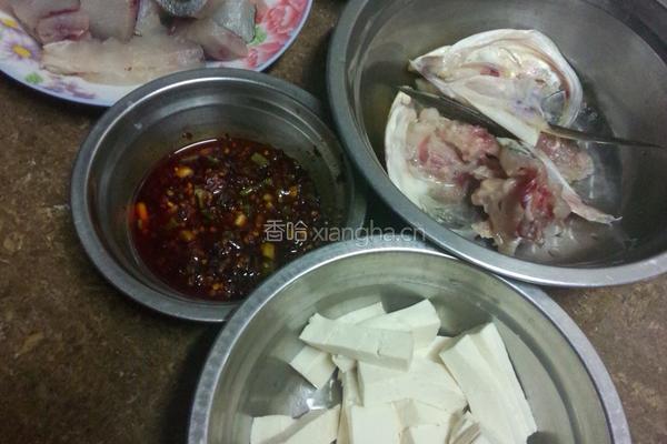 鱼头豆腐汤的做法图解1