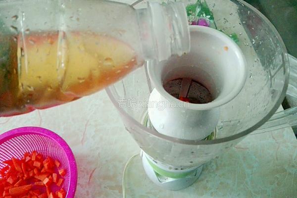 榨胡萝卜蜂蜜汁的做法图解4