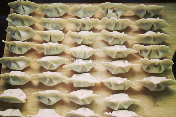 香菇莲藕饺的做法图解3