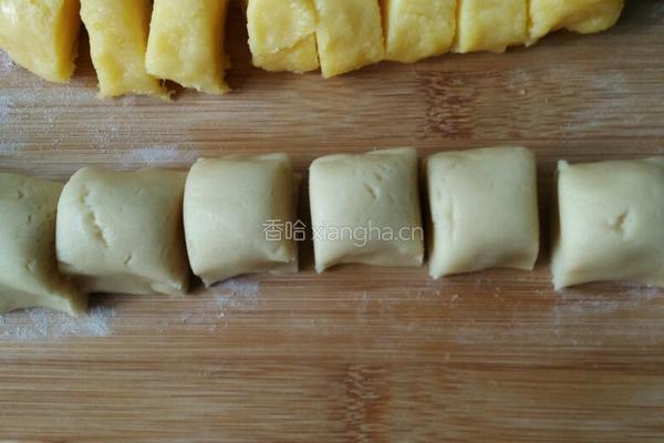 广式奶油椰汁蛋黄馅月饼的做法图解8