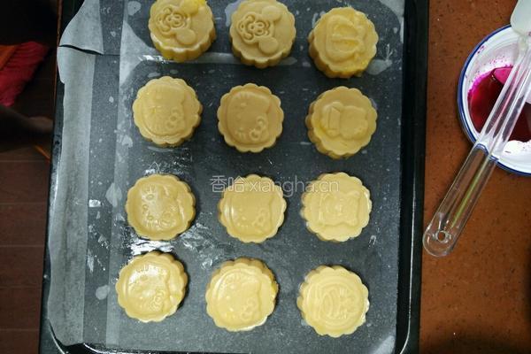 广式奶油椰汁蛋黄馅月饼的做法图解10