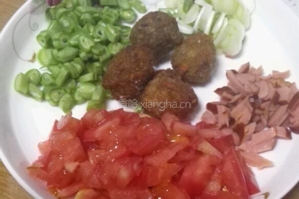 牛肉丸子美味蛋炒饭的做法图解1