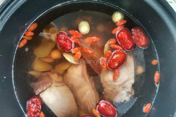 黑豆枣莲炖猪心的做法图解3