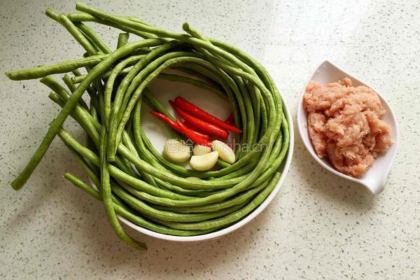 肉末豆角的做法图解1