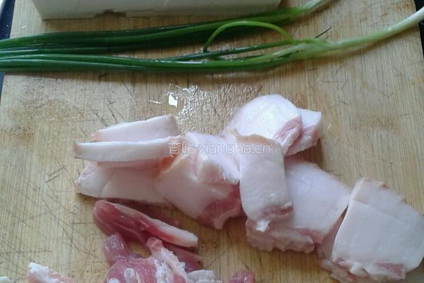 猪肉炒豆腐的做法图解1